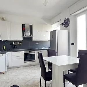  Appartamento Confortevole Appartamento. 3 Minuti E Sei Al Mare Italia